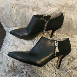 Pre loved Micheal Kors black ankle boot beautiful